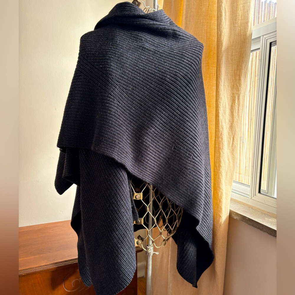 Gorgeous 100% merino wrap by All Saints! Charcoal grey, excellent cond. OS